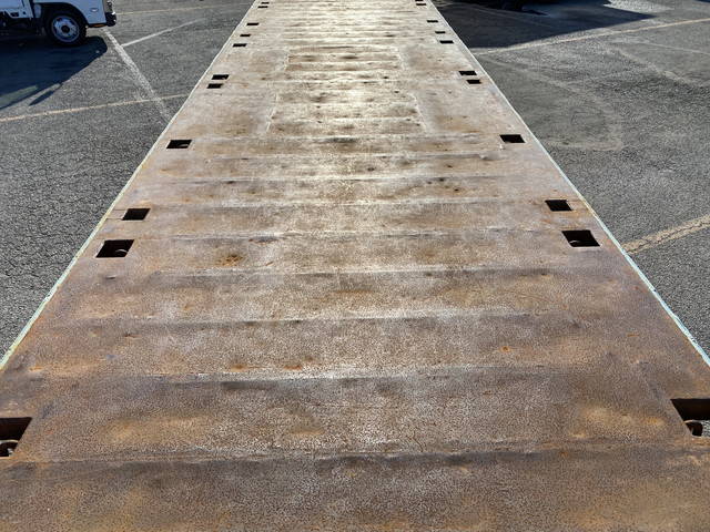 UDトラックスクオン平ボディ大型（10t）[写真12]