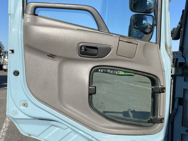 UDトラックスクオン平ボディ大型（10t）[写真26]