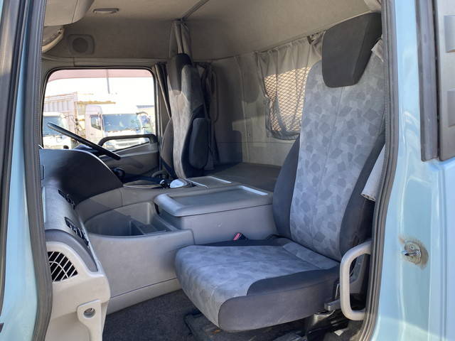 UDトラックスクオン平ボディ大型（10t）[写真28]