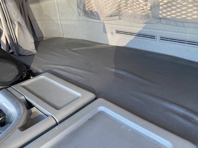 UDトラックスクオン平ボディ大型（10t）[写真31]