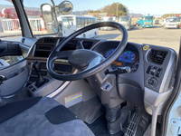 UDトラックスクオン平ボディ大型（10t）[写真34]