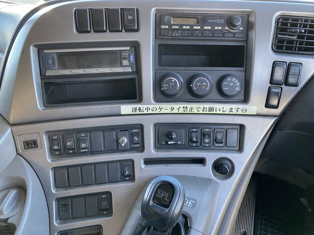 UDトラックスクオン平ボディ大型（10t）[写真36]