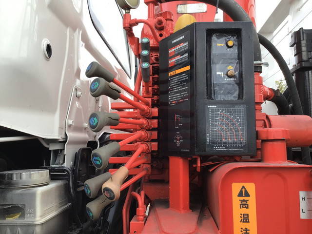 日野プロフィアセルフクレーン4段大型（10t）[写真13]