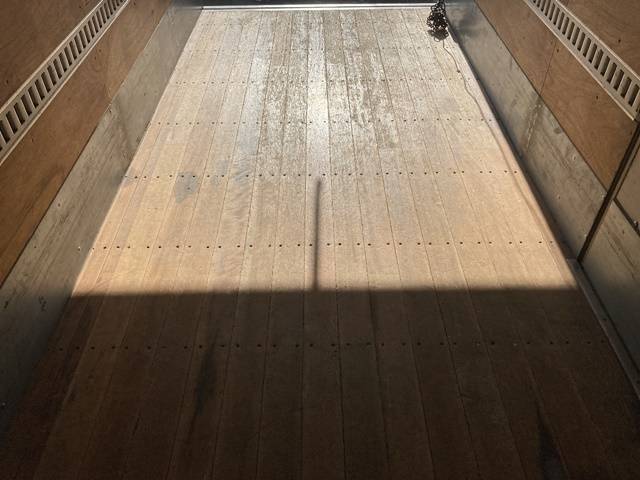 日野デュトロアルミバン小型（2t・3t）[写真16]