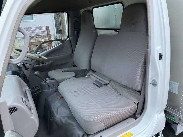 日野デュトロアルミバン小型（2t・3t）[写真31]