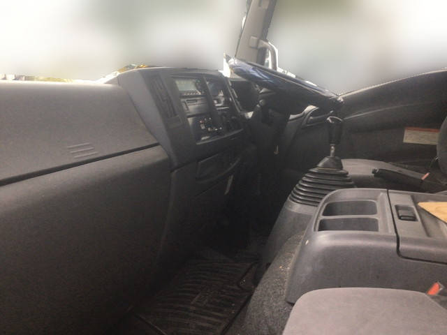 いすゞフォワード冷凍車（冷蔵車）中型（4t）[写真17]