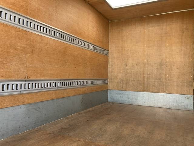 いすゞエルフアルミバン小型（2t・3t）[写真13]