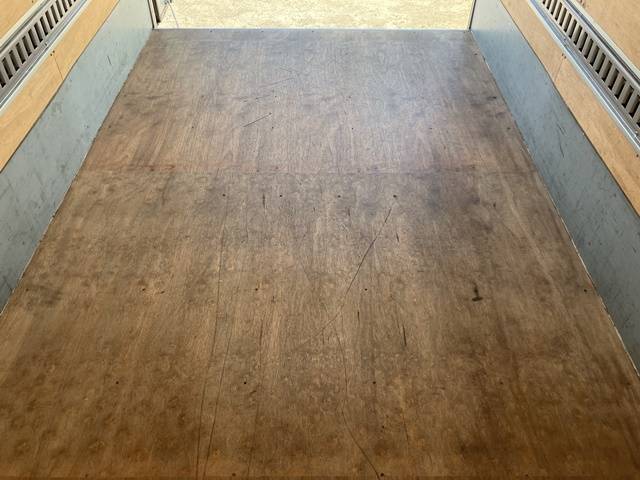 いすゞエルフアルミバン小型（2t・3t）[写真16]