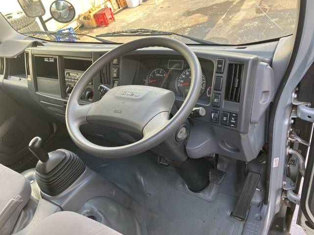 いすゞエルフアルミバン小型（2t・3t）[写真31]