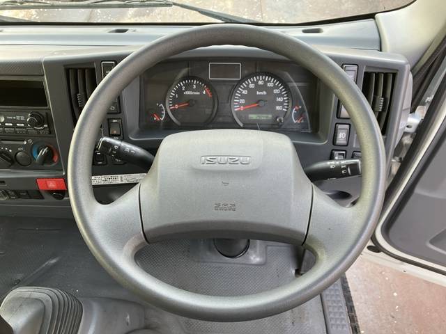 いすゞエルフアルミバン小型（2t・3t）[写真33]