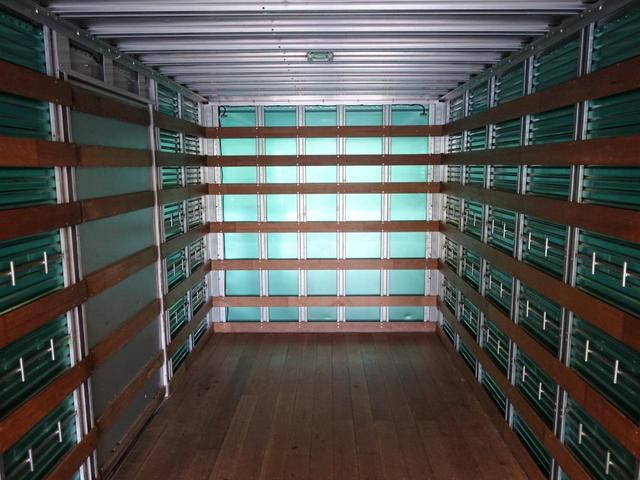 いすゞエルフアルミバン小型（2t・3t）[写真26]