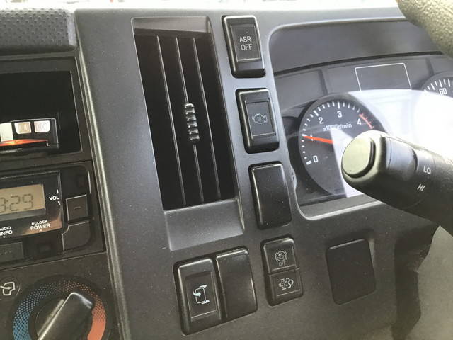 いすゞエルフアルミバン小型（2t・3t）[写真37]