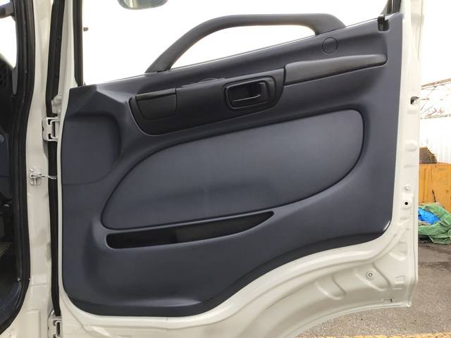 日野プロフィアセルフクレーン4段大型（10t）[写真30]