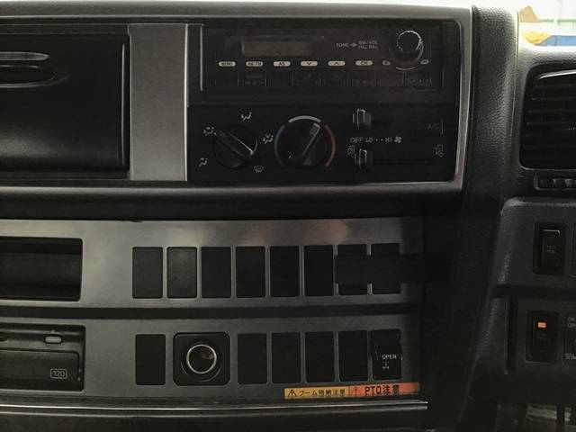 日野プロフィアセルフクレーン4段大型（10t）[写真37]