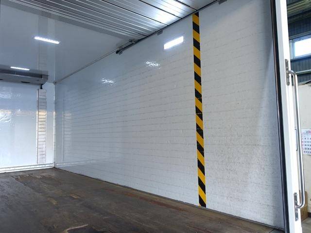 三菱ふそうキャンター冷凍車（冷蔵車）小型（2t・3t）[写真09]