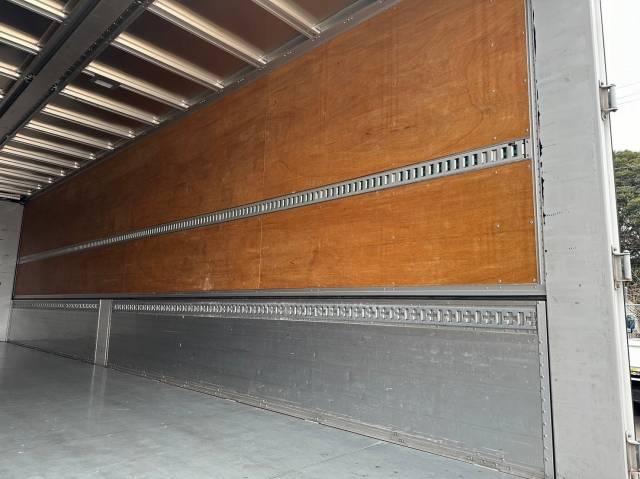 UDトラックスクオンアルミウイング大型（10t）[写真10]