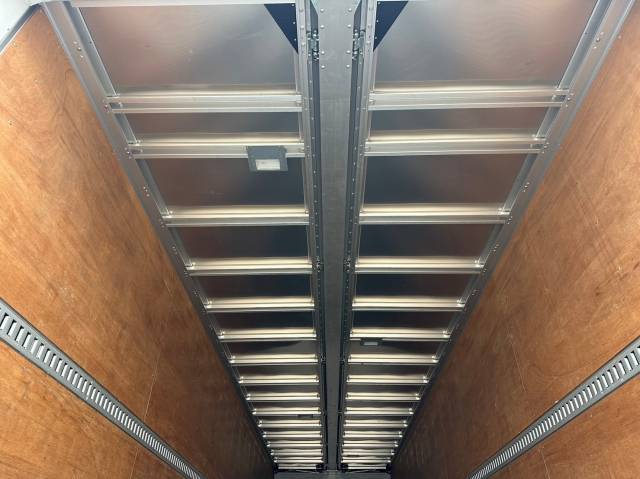 UDトラックスクオンアルミウイング大型（10t）[写真12]