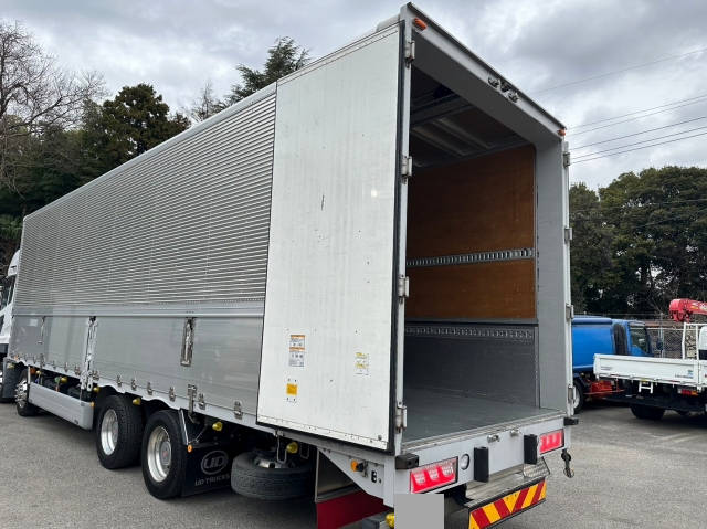 UDトラックスクオンアルミウイング大型（10t）[写真14]