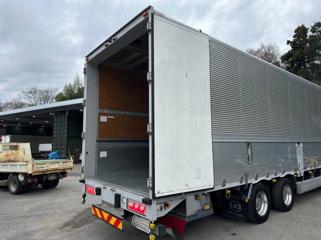 UDトラックスクオンアルミウイング大型（10t）[写真15]