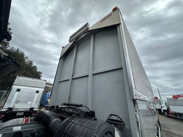 UDトラックスクオンアルミウイング大型（10t）[写真16]