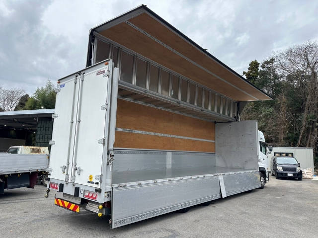 UDトラックスクオンアルミウイング大型（10t）[写真02]