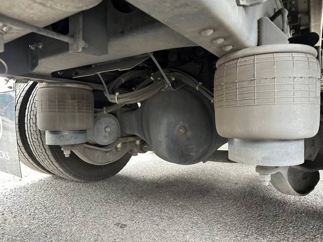 UDトラックスクオンアルミウイング大型（10t）[写真20]