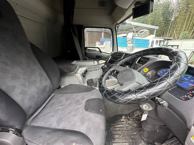 UDトラックスクオンアルミウイング大型（10t）[写真21]