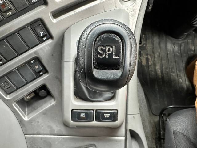 UDトラックスクオンアルミウイング大型（10t）[写真23]