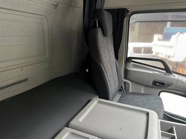 UDトラックスクオンアルミウイング大型（10t）[写真27]