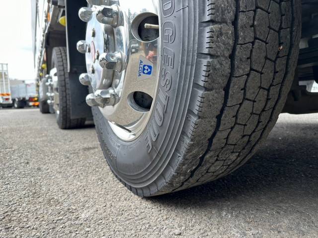 UDトラックスクオンアルミウイング大型（10t）[写真35]
