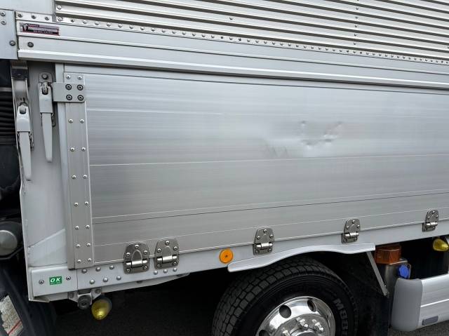 UDトラックスクオンアルミウイング大型（10t）[写真37]