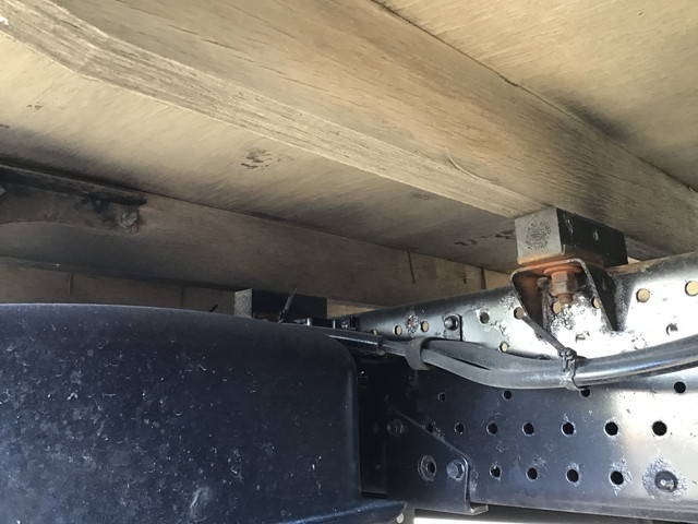 いすゞエルフ平ボディ小型（2t・3t）[写真18]