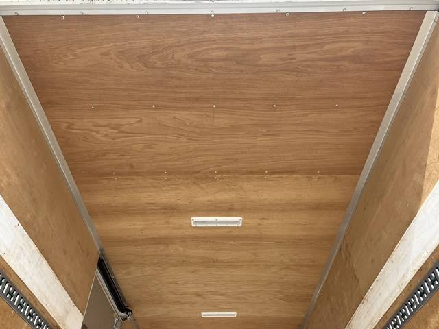 三菱ふそうキャンターアルミバン小型（2t・3t）[写真13]