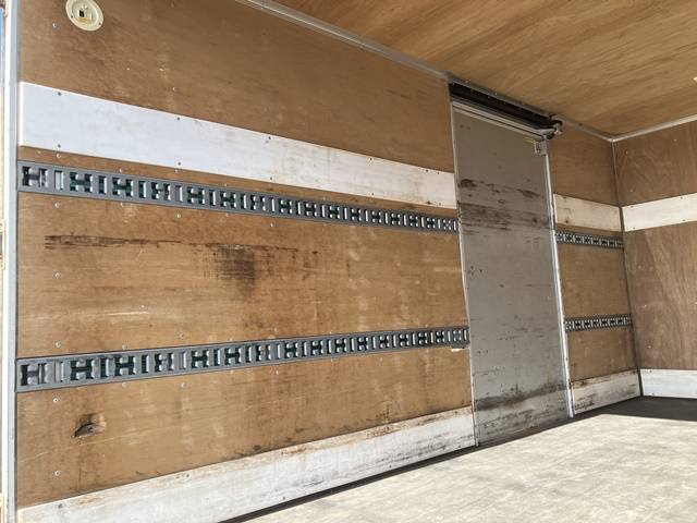 三菱ふそうキャンターアルミバン小型（2t・3t）[写真14]