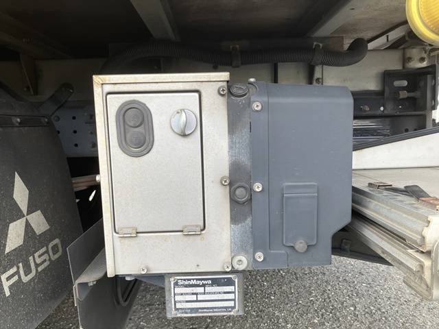 三菱ふそうキャンターアルミバン小型（2t・3t）[写真18]