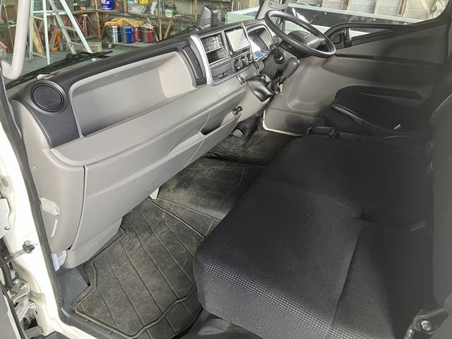 三菱ふそうキャンターアルミバン小型（2t・3t）[写真30]