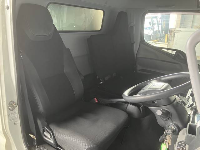 三菱ふそうキャンターアルミバン小型（2t・3t）[写真33]