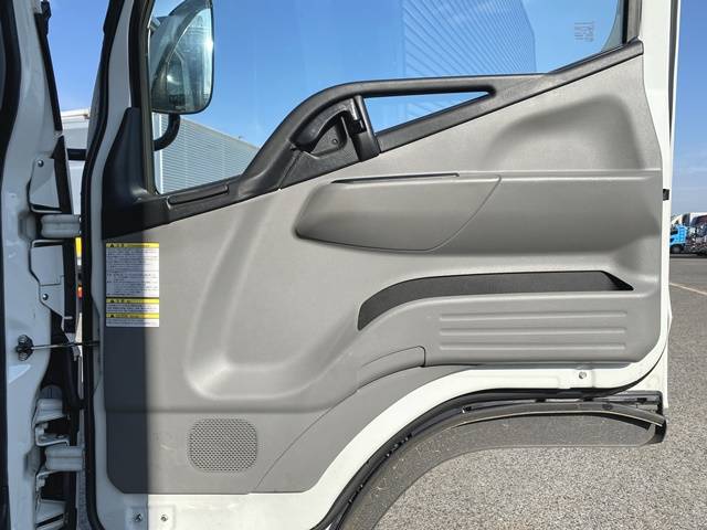 三菱ふそうキャンターアルミウイング小型（2t・3t）[写真30]