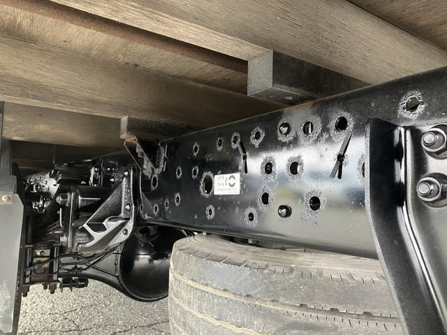 いすゞエルフ平ボディ小型（2t・3t）[写真17]