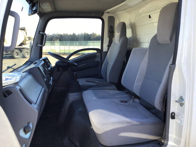 いすゞエルフアルミバン小型（2t・3t）[写真27]