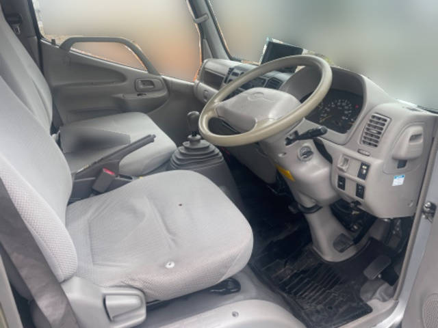 トヨタダイナ幌ウイング小型（2t・3t）[写真24]