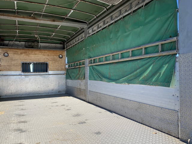 UDトラックスコンドル家畜運搬車中型（4t）[写真13]