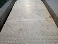 UDトラックスコンドル家畜運搬車中型（4t）[写真16]