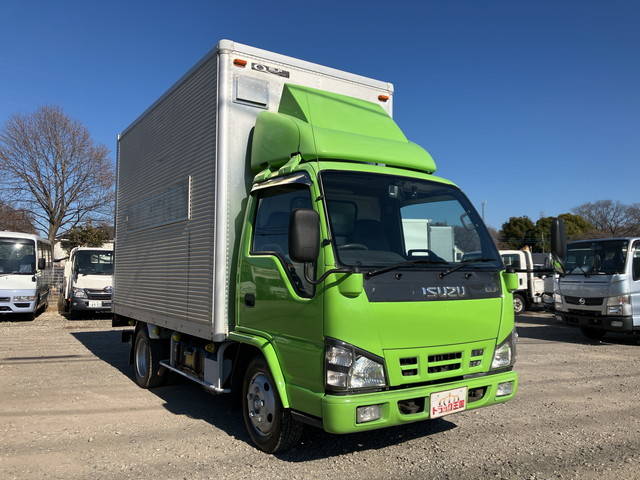 いすゞエルフアルミバン小型（2t・3t）[写真03]