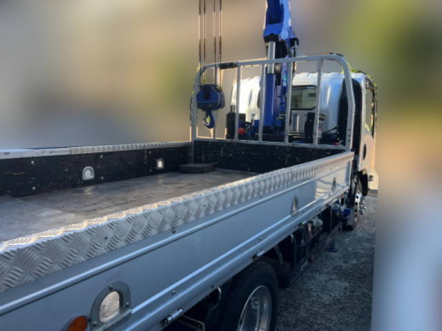 いすゞエルフクレーン4段小型（2t・3t）[写真02]