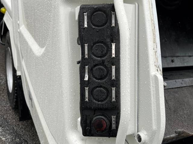 いすゞエルフパッカー車（塵芥車）小型（2t・3t）[写真12]