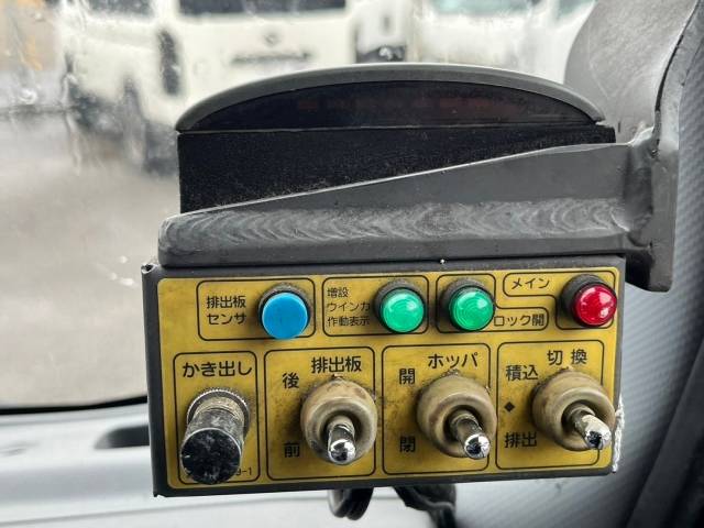 いすゞエルフパッカー車（塵芥車）小型（2t・3t）[写真29]