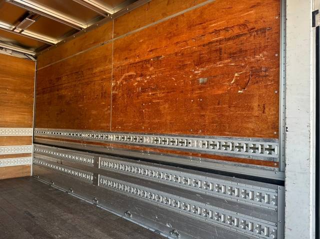 三菱ふそうキャンターアルミウイング小型（2t・3t）[写真09]