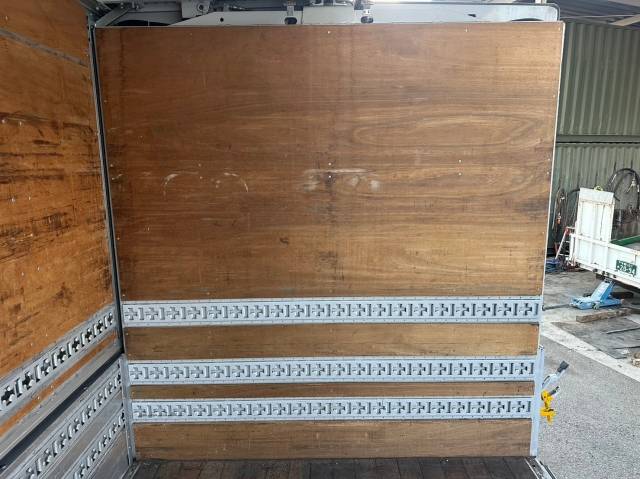 三菱ふそうキャンターアルミウイング小型（2t・3t）[写真12]