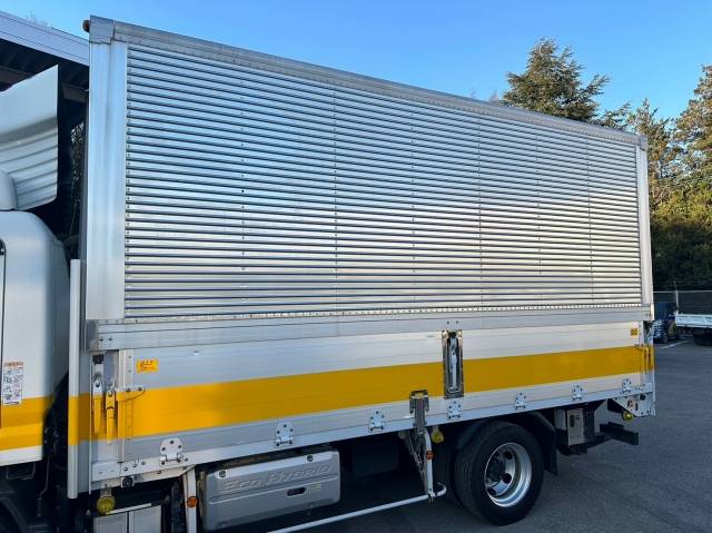 三菱ふそうキャンターアルミウイング小型（2t・3t）[写真04]